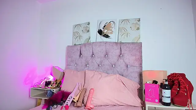 Skye Moore online show from February 23, 7:02 pm