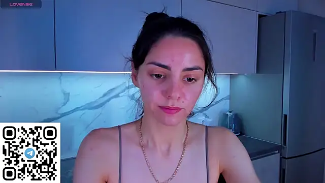 EmiliaZen online show from June 13, 4:26 pm