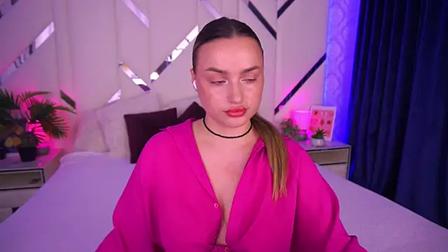 LindsieGreyy online show from November 5, 8:19 am