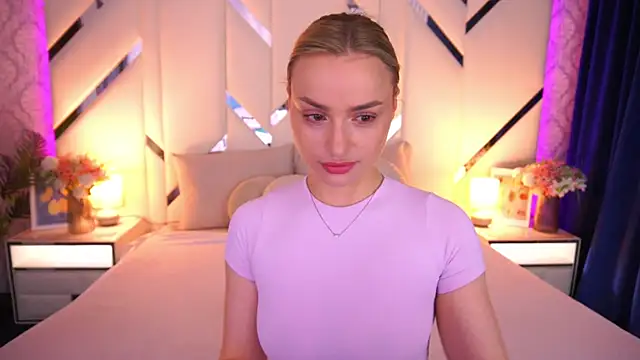 LindsieGreyy online show from May 31, 6:19 am