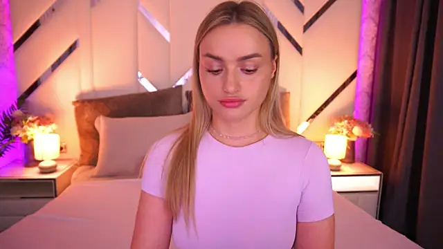 LindsieGreyy online show from June 25, 12:40 pm