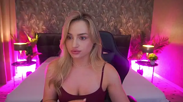 LindsieGreyy online show from July 5, 1:06 pm