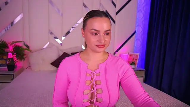 LindsieGreyy online show from October 29, 8:18 am