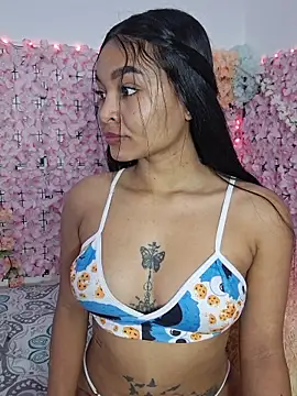 Lynda Bonnie online show from February 3, 3:06 pm