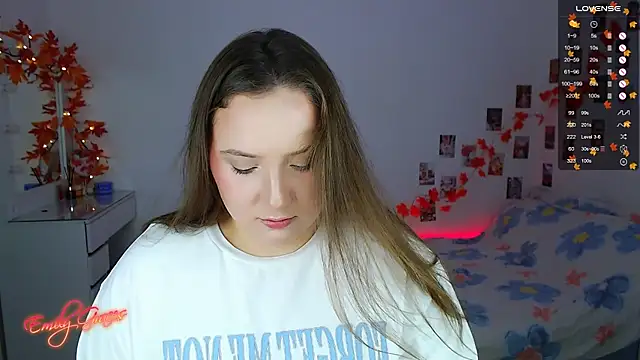 Snapshot of EmilyxxGraces chatting on October 18, 3:09 am EmilyxxGraces online show from October 18, 3:09 am