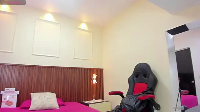 MELINAMARTINS online show from November 14, 7:47 pm