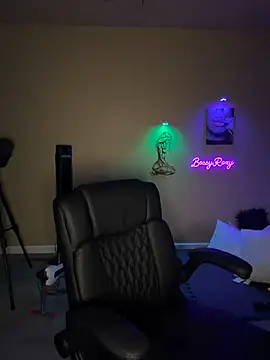 bossyroxy84 online show from November 25, 2:03 am