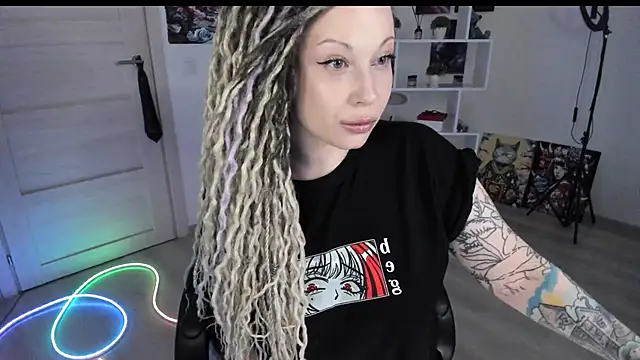 HoneySallyMoore online show from April 25, 1:52 pm