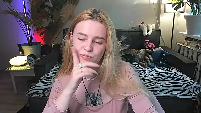 Alexa Pirs online show from June 16, 3:35 pm
