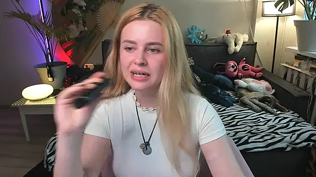 Alexa Pirs online show from June 13, 3:20 pm