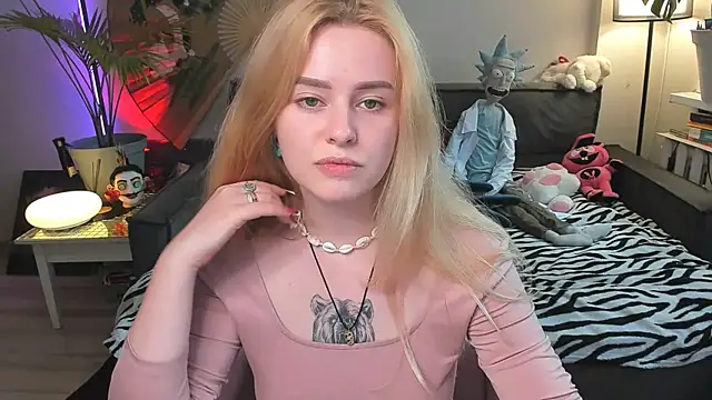 Alexa Pirs online show from July 24, 2:26 pm