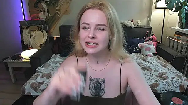 Alexa Pirs online show from May 9, 2:52 pm