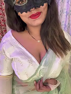 Snapshot of WifyHubby_38 chatting on November 1, 8:02 pm WifyHubby 38 online show from November 1, 8:02 pm