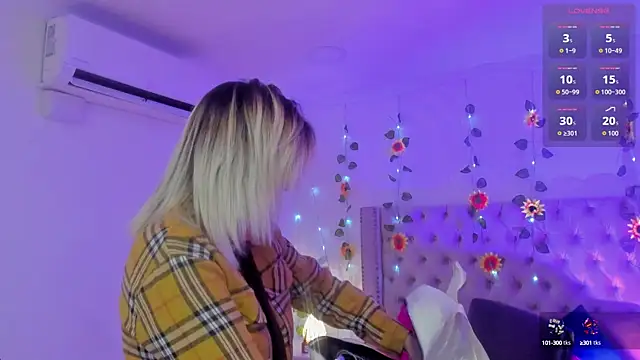 Snapshot of CandieGilson__ chatting on October 1, 11:37 am CandieGilson   online show from October 1, 11:37 am