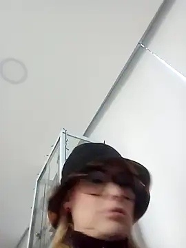 CandieGilson   online show from December 17, 12:31 pm