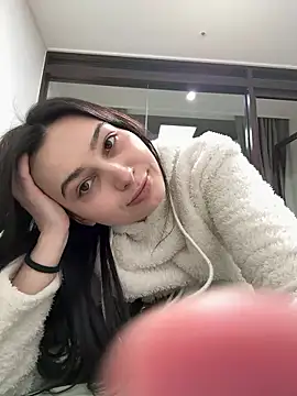 lunalovelee online show from February 5, 9:12 am