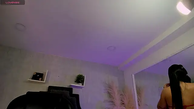 EmiliaRose  online show from January 17, 9:00 pm