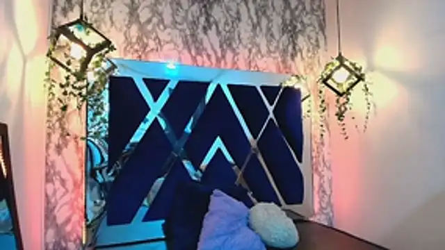 charlotte bluee online show from November 10, 6:47 pm