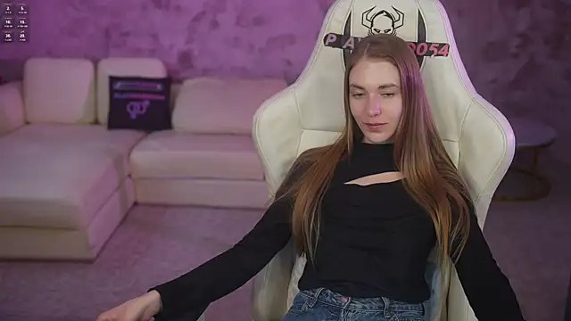 Layla Sweet  online show from April 6, 7:15 pm