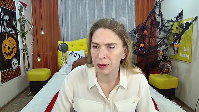 TessaDaybreak online show from October 13, 6:27 am