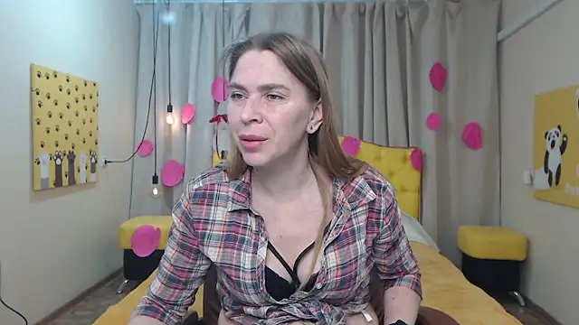 TessaDaybreak online show from April 9, 6:52 am