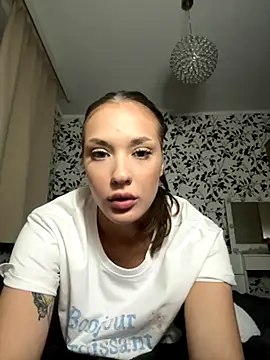 babyylora online show from November 8, 6:46 pm