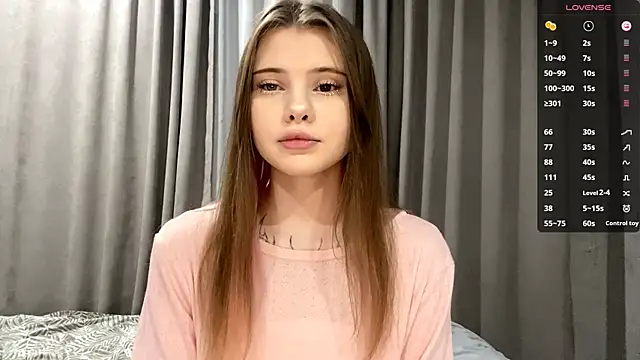 Snapshot of CarolinePepper chatting on October 20, 3:04 pm CarolinePepper online show from October 20, 3:04 pm
