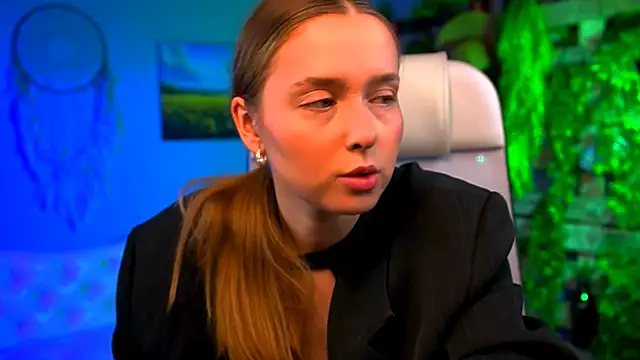 JenniferGraces online show from February 22, 7:15 pm