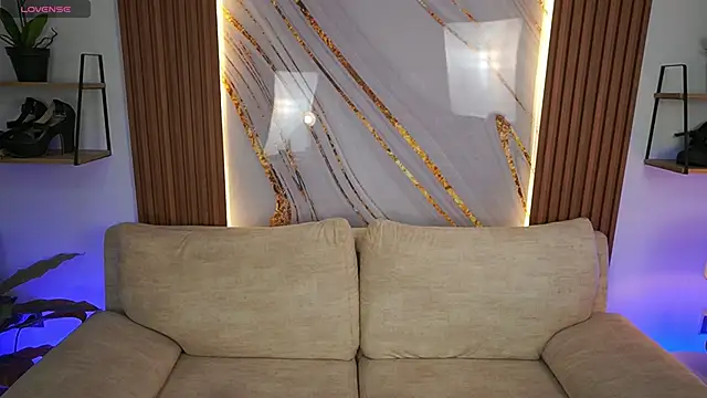 SaharaKramer online show from September 13, 6:05 pm