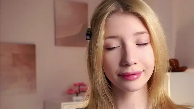 SunnivaCovil online show from March 30, 2:49 pm