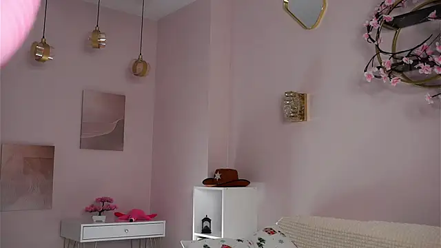 SunnivaCovil online show from March 12, 3:04 pm