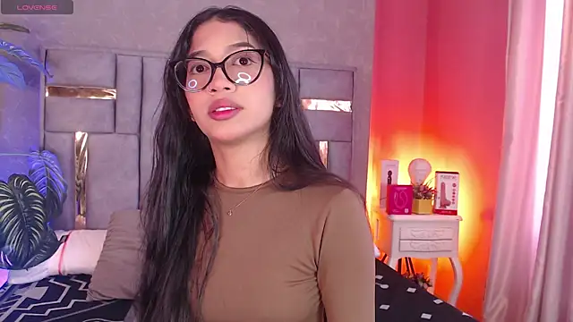 Tyla Ks online show from November 11, 7:33 pm