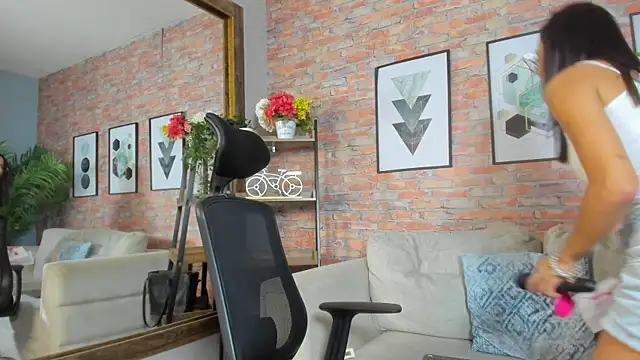 Lucia Brown  online show from October 18, 7:59 pm