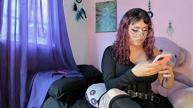 Maddy Jhonsson online show from April 9, 10:37 pm