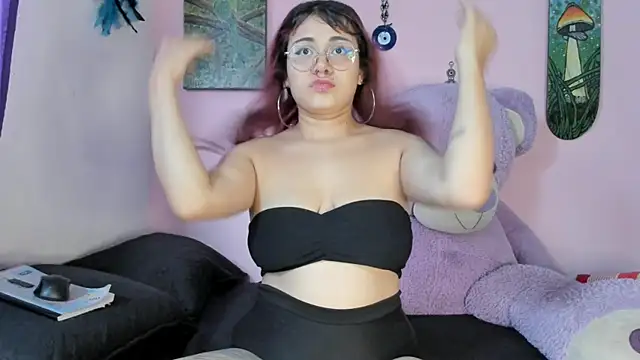 Maddy Jhonsson online show from April 13, 9:59 pm