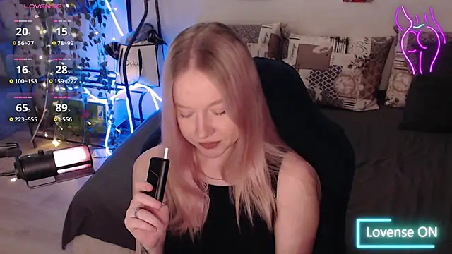 Snapshot of lissallor_ chatting on October 8, 6:12 pm lissallor online show from October 8, 6:12 pm
