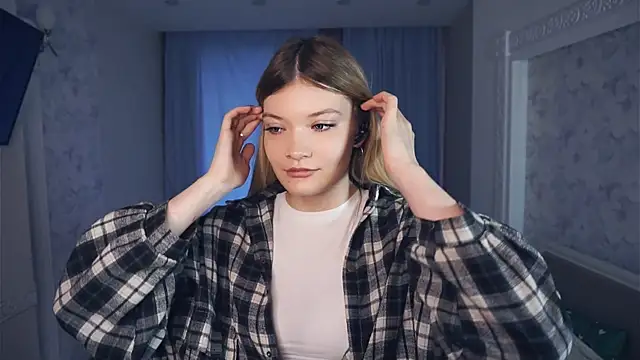 Snapshot of AnnisAtlee chatting on October 11, 10:42 am AnnisAtlee online show from October 11, 10:42 am