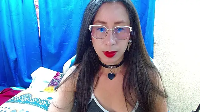 Gia leinn online show from April 7, 9:39 pm