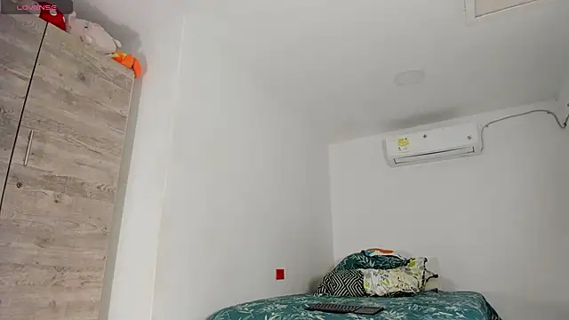 flor herrera01 online show from December 22, 3:53 am