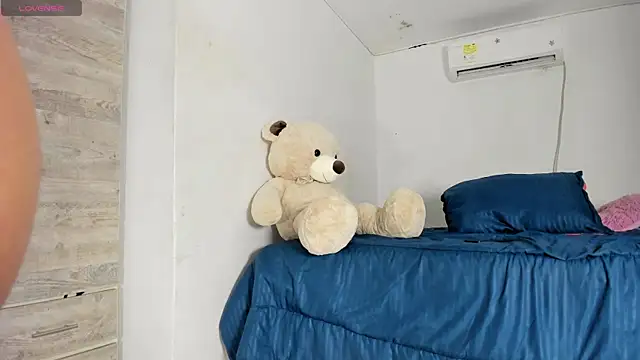 flor herrera01 online show from November 12, 5:05 am