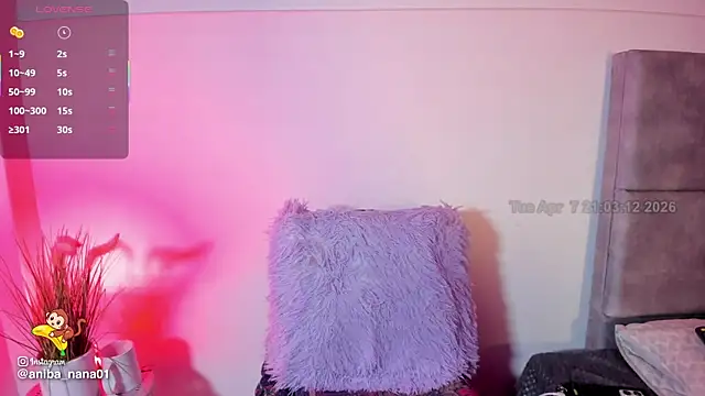 annabananas01 online show from April 8, 2:03 am