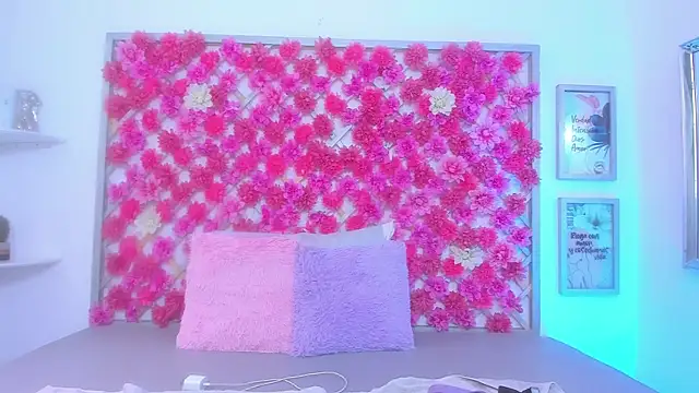 emmyrouse  online show from March 28, 7:57 pm