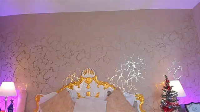 ScarlettWallace online show from December 4, 8:42 pm