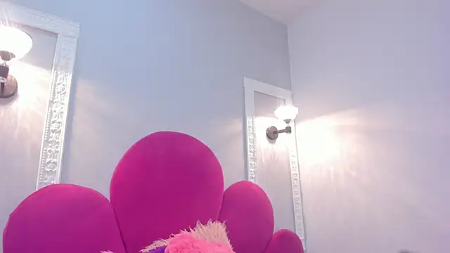 Bonniie 22 online show from October 6, 1:39 pm