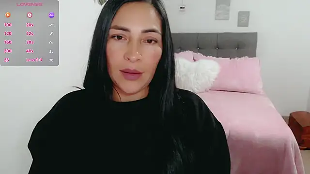 luna lgomez  online show from March 7, 1:34 am