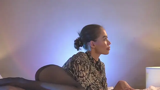 Snapshot of Amanda_River chatting on October 27, 5:25 am Amanda River online show from October 27, 5:25 am