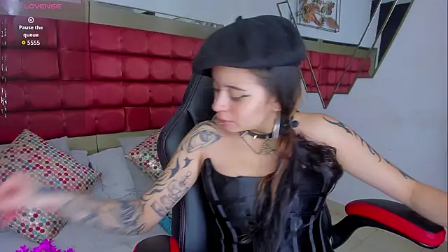 SaskiaGrendel online show from February 3, 12:10 am