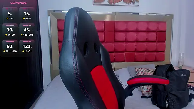 SaskiaGrendel online show from March 19, 12:15 am