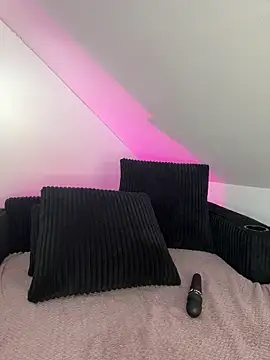 SpicyKylieFoxx online show from April 1, 1:41 pm