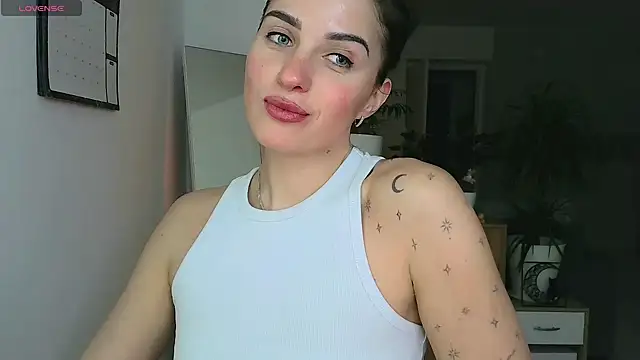 neferutt online show from February 18, 6:07 pm